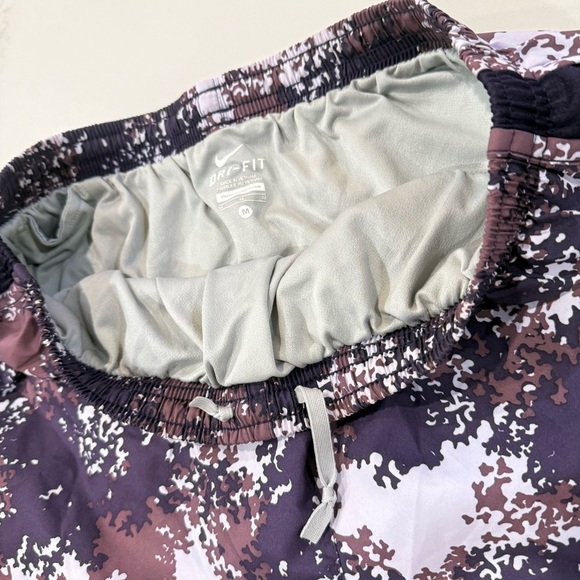 Nike Dri-Fit Tempo Lined Running Shorts Women’s Medium Purple Abstract Print Gym - Picture 3 of 8